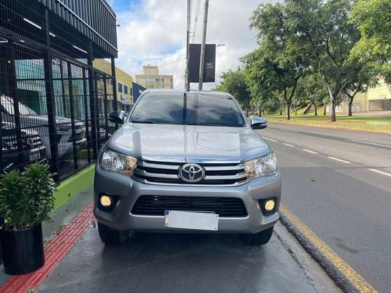 TOYOTA HILUX 2.8 SRX 4X4 CD 16V DIESEL 4P AUTOMÁTICO TOYOTA HILUX 2.8 SRX 4X4 CD 16V DIESEL 4P AUTOMÁTICO